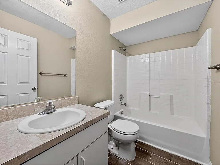 835 Lancaster Ave — Photo 10