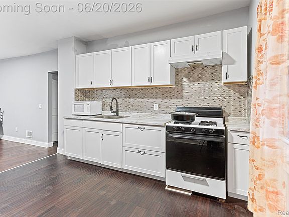 5th image of 5860 Hazlett St