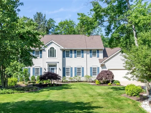 35945 Spicebush Ln, Solon, OH 44139