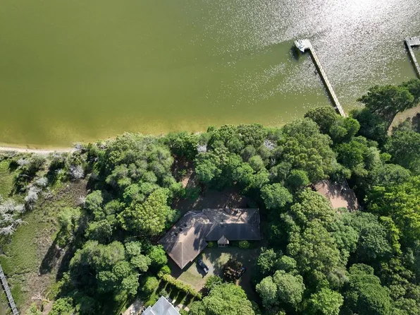 35204 Bluff Dr, Belle Haven, VA 23306