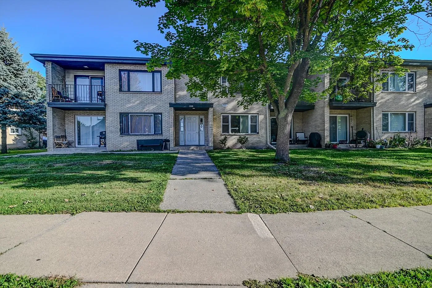 2 bed, 700 sqft, $1,195 — Photo 1