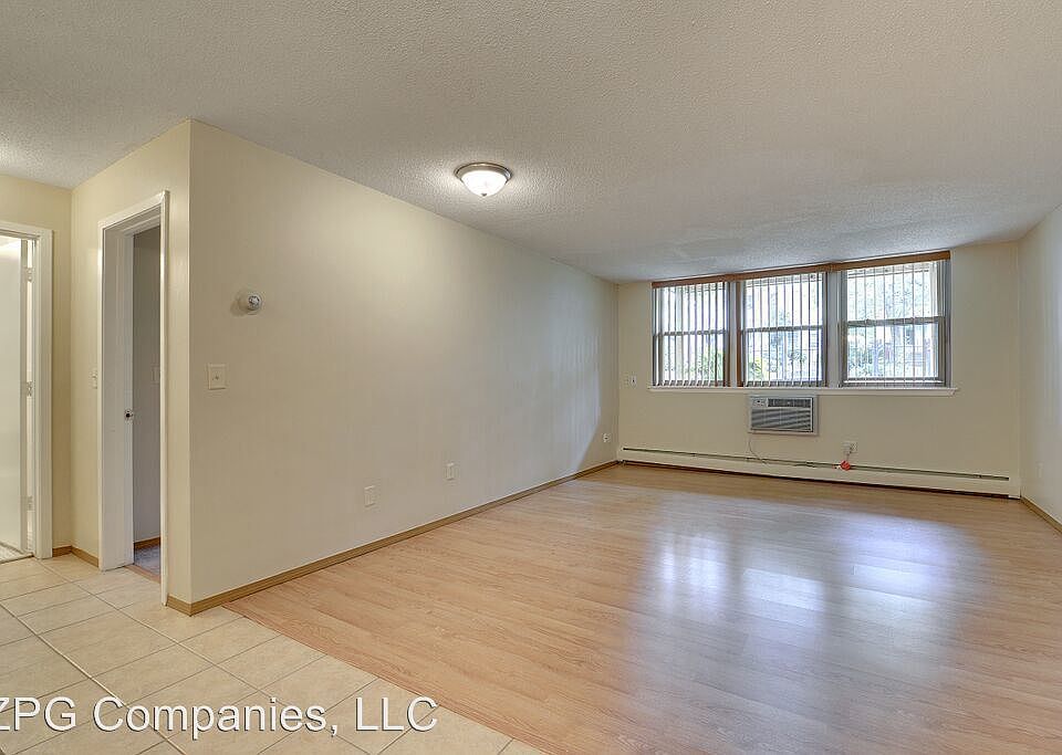 1st image of 2324 Pleasant Ave APT 121