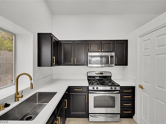 3rd image of 908 Sunnyfield Way