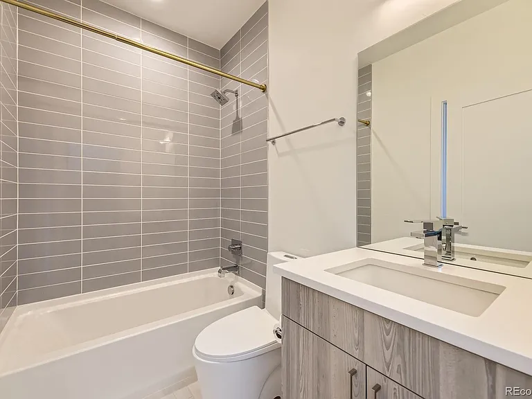 1612 Irving St #4 — Photo 10