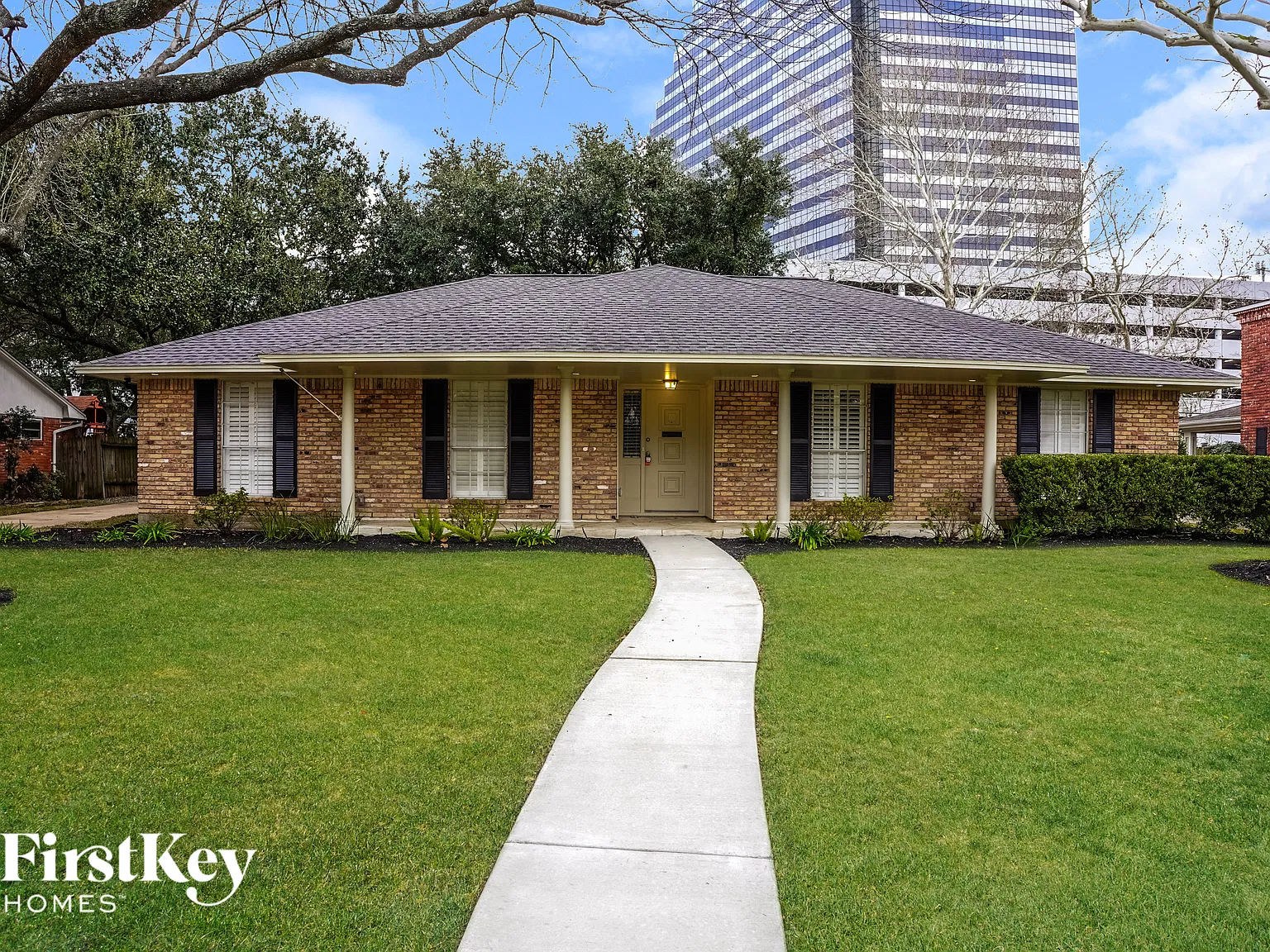 3 bed, 2.0 bath, 2022 sqft, $3,200 — Photo 1