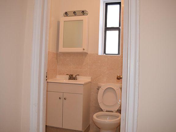 2nd image of 1649 Taylor Ave APT 1A