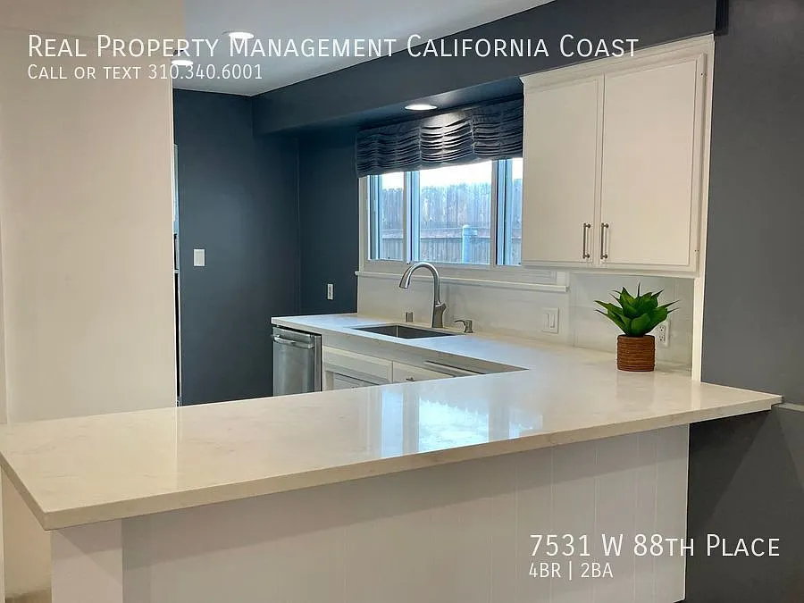 Gorgeous Updated 4BD/2BA Single Level Home — Photo 3