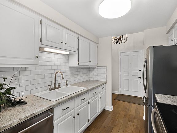 3rd image of 7305 Donna Dr