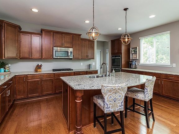 5th image of 5569 Kingham Way