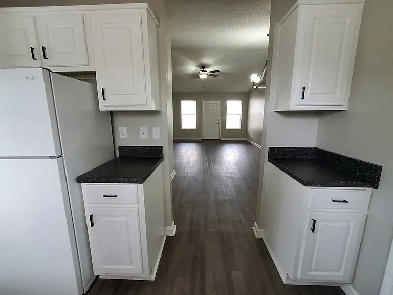 Holly Cove Apartments — Photo 24