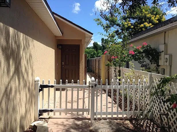 3 bed, 2.0 bath, 1334 sqft, $2,050 — Photo 2