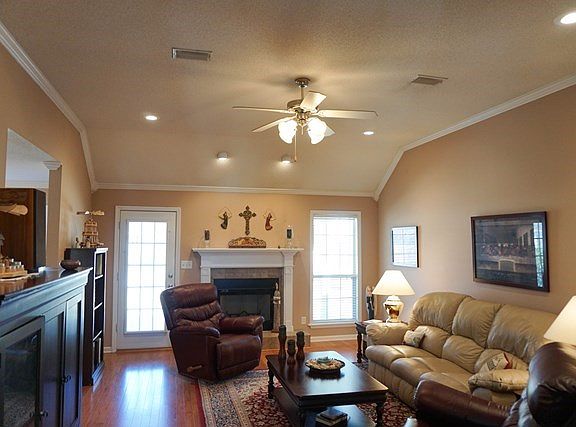 3rd image of 4081 Huntley Dr