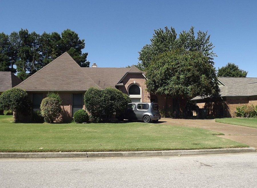1st image of 803 Paradise Dr
