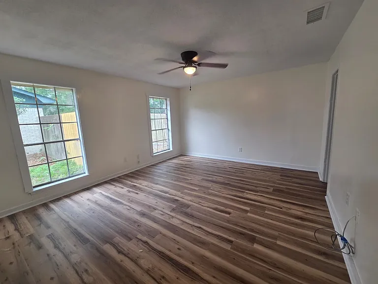 237 Saratoga Dr — Photo 15