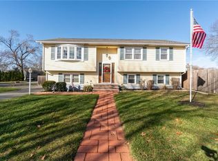 25 Patricia Ct, Warwick, RI 02889