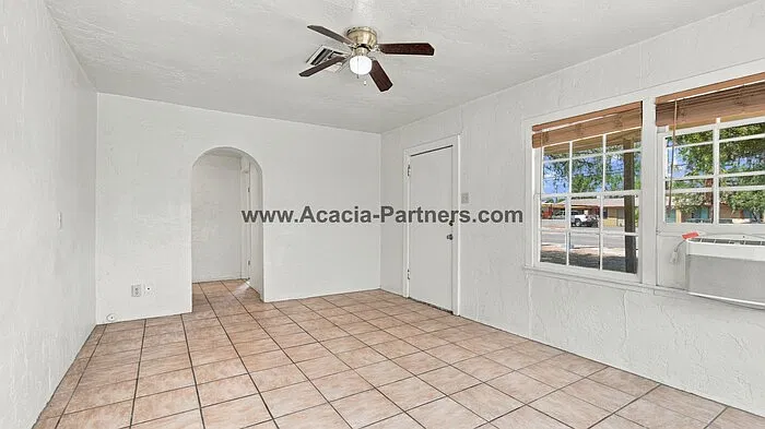 2 bed, 1.0 bath, 918 sqft, $1,195 — Photo 4