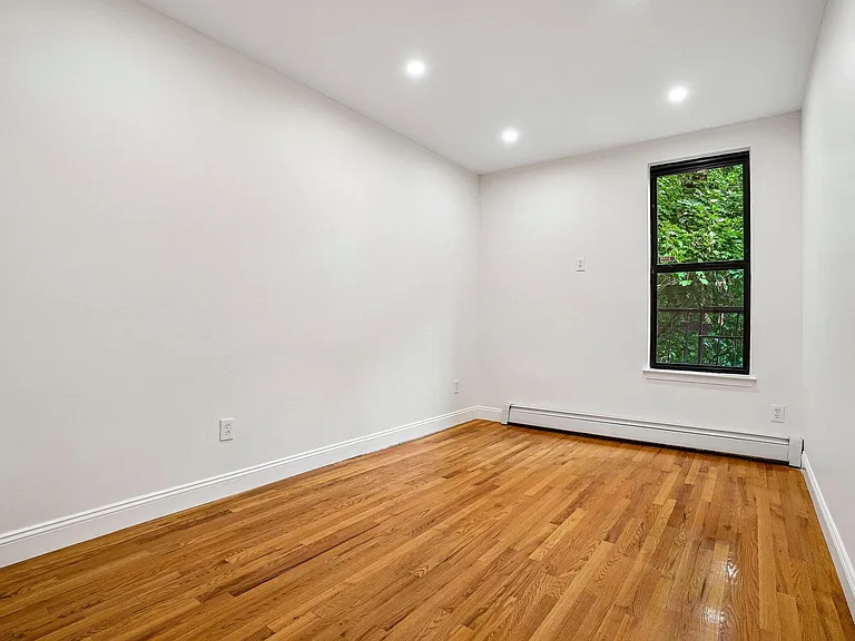 82 Manhattan Ave #6 — Photo 10
