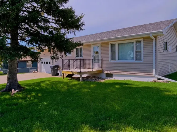 740 W 9th St, Winner, SD 57580