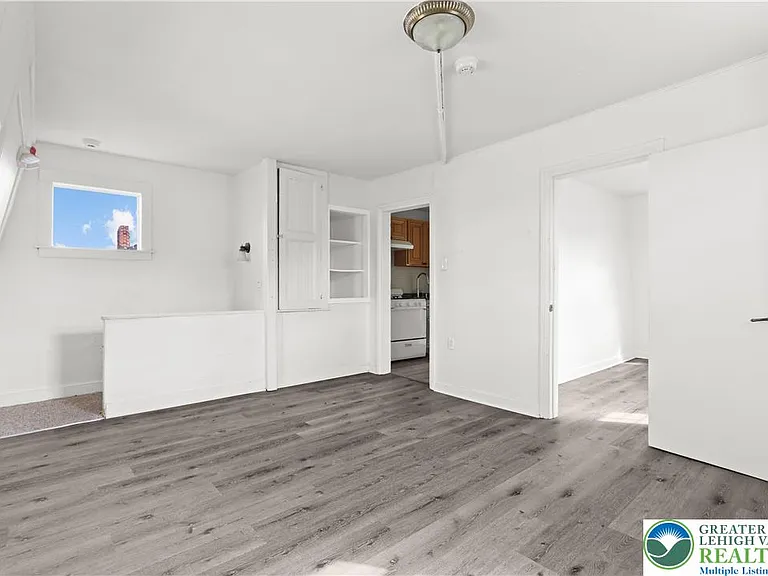 1113 Ferry St #3 — Photo 3
