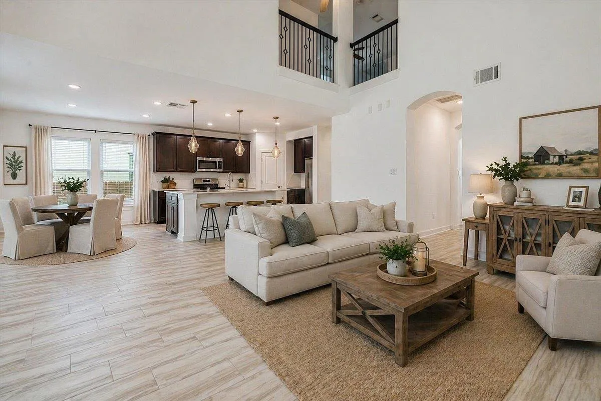 3 bed, 2.5 bath, 2496 sqft, $2,595 — Photo 3