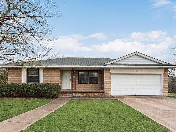 4th image of 926 Harrington Dr