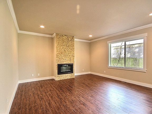 5th image of 14020 28th Ave S