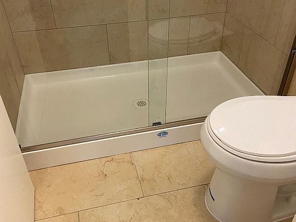 Main Bdrm Shower pan & glass door