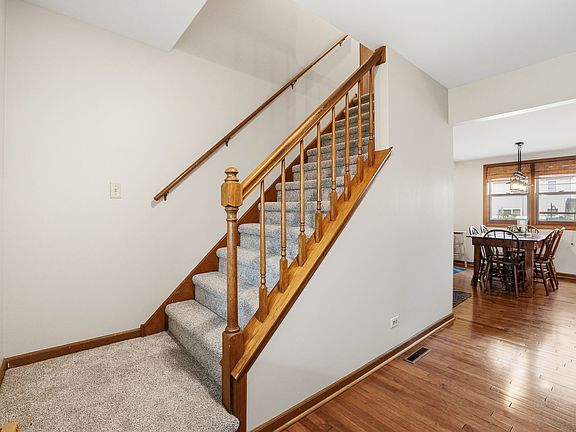 3rd image of 637 N Lyle Ave