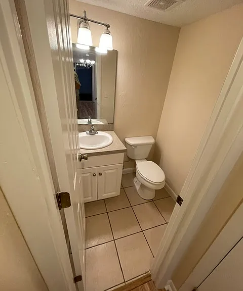 Downstairs 1/2 Bath