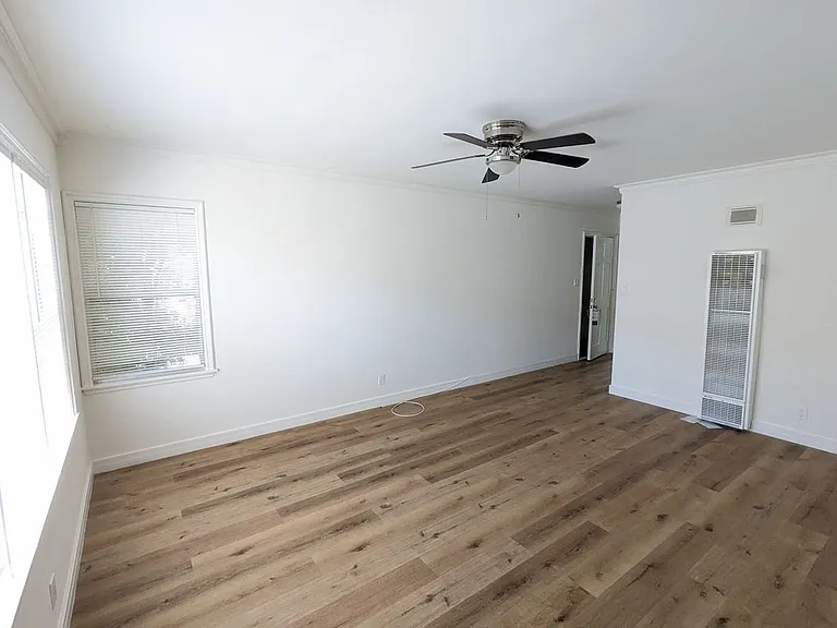 1320 N Martel Ave #7 — Photo 5
