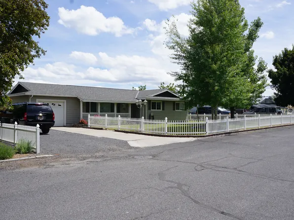 521 Tennyson Ave, Hines, OR 97738
