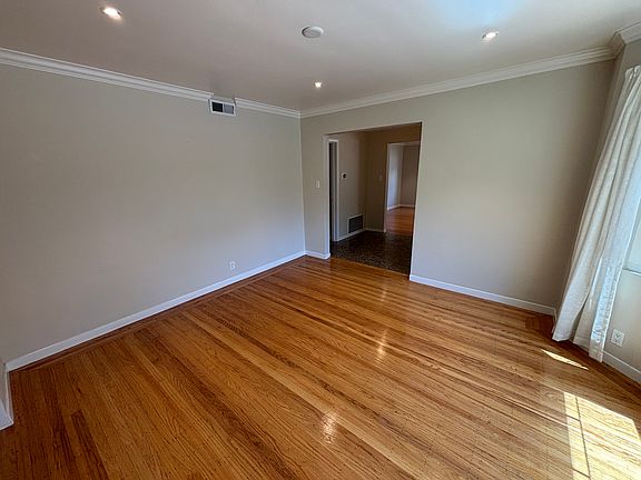 dining room facing entryway