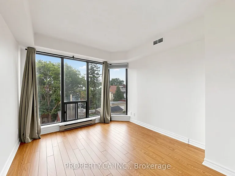 456 College St #310 — Photo 12