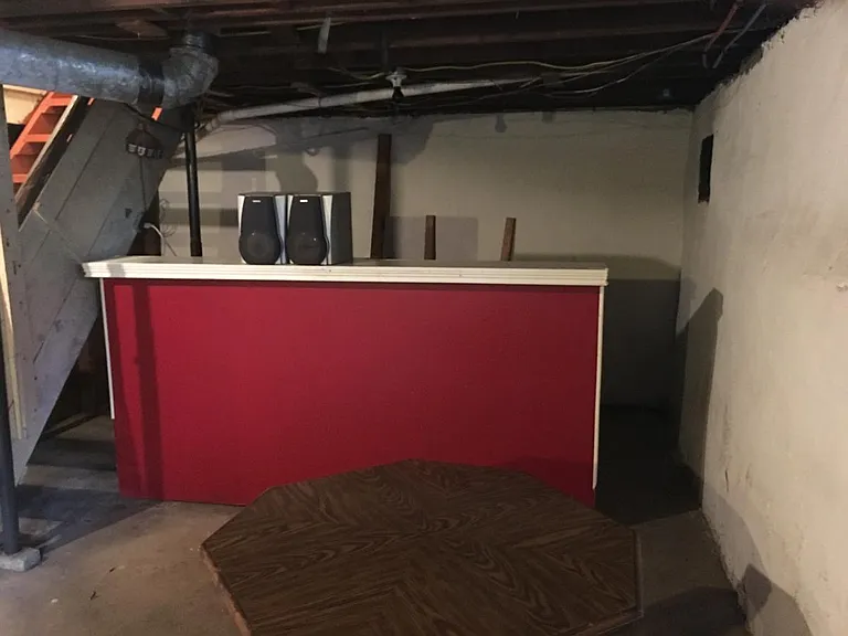 425 E University St — Photo 9