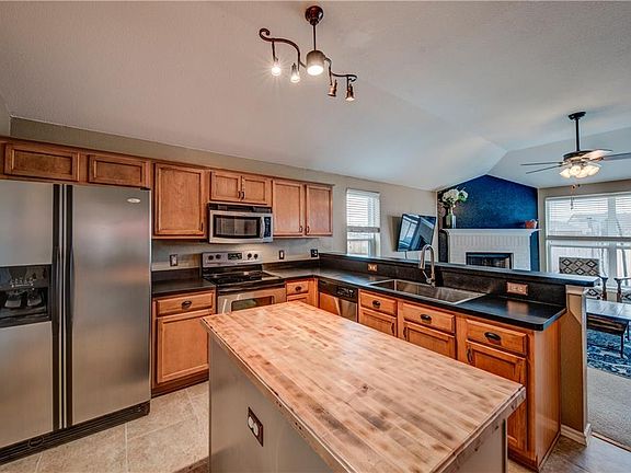 5th image of 1115 Lakewood Dr