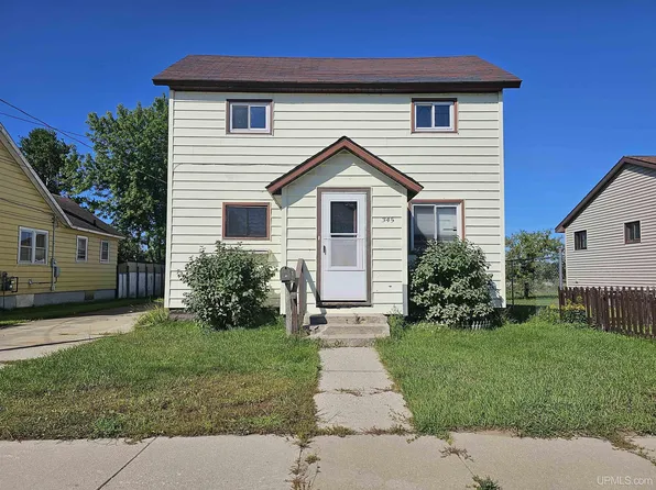 345 N Cedar St, Manistique, MI 49854