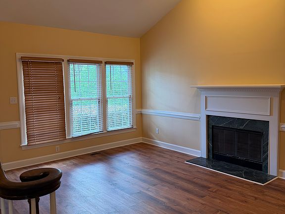 4th image of 504 Thorngate Rd