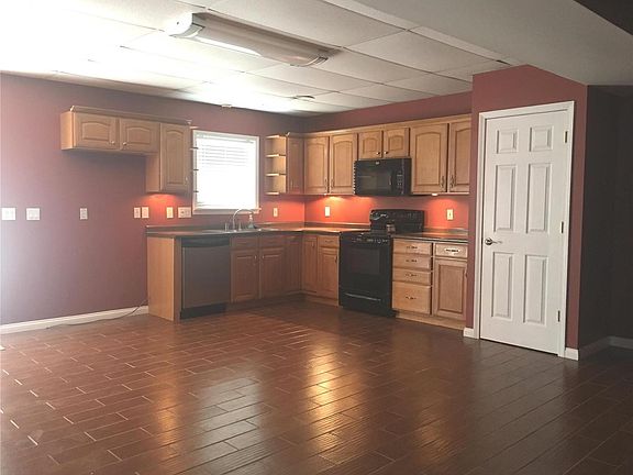 Kitchen, undercabinet lighting and pantry