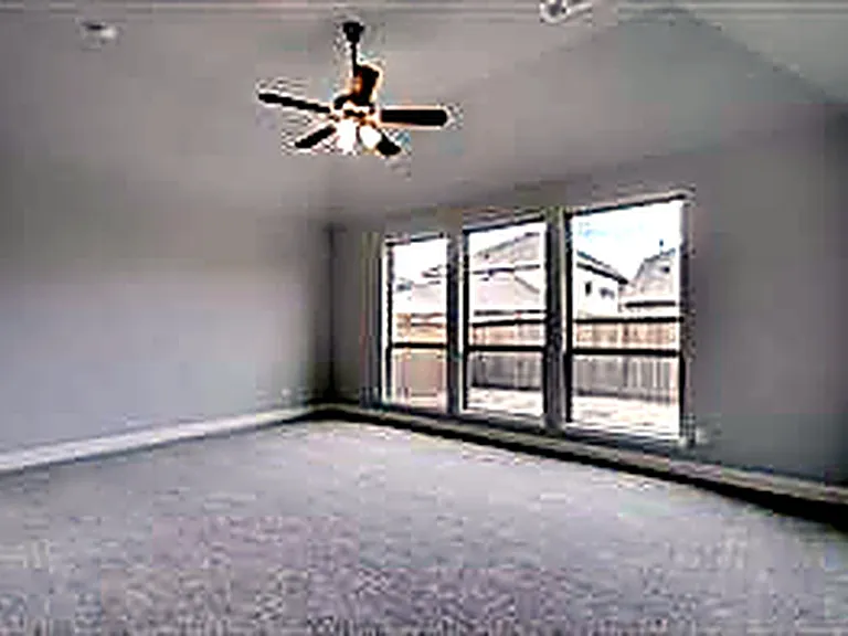 2212 Long Park Ave — Photo 3