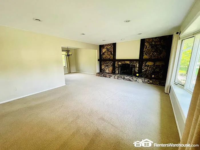 1817 Welland Ave — Photo 10