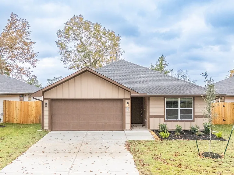 815 Roosevelt — Photo 1
