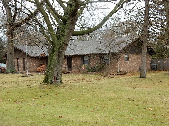 3rd image of 1449 Tennyson Dr