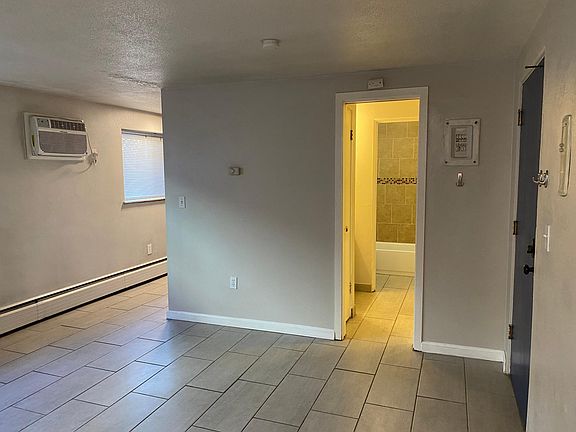 4th image of 1550 Detroit St #101