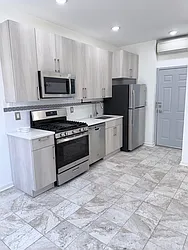 1039 Summit Avenue, #3