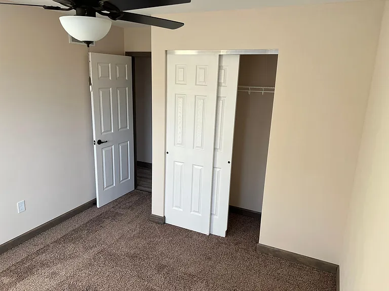 406 E Main St — Photo 14