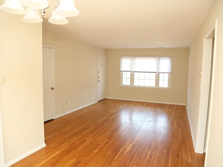 Hessian Hills Apts — Photo 11