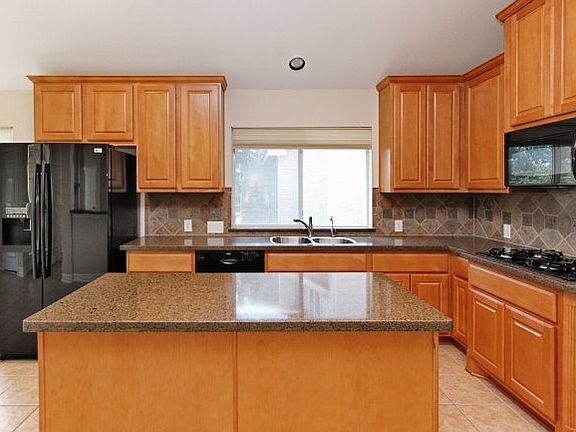 4th image of 18410 Rogers Pl