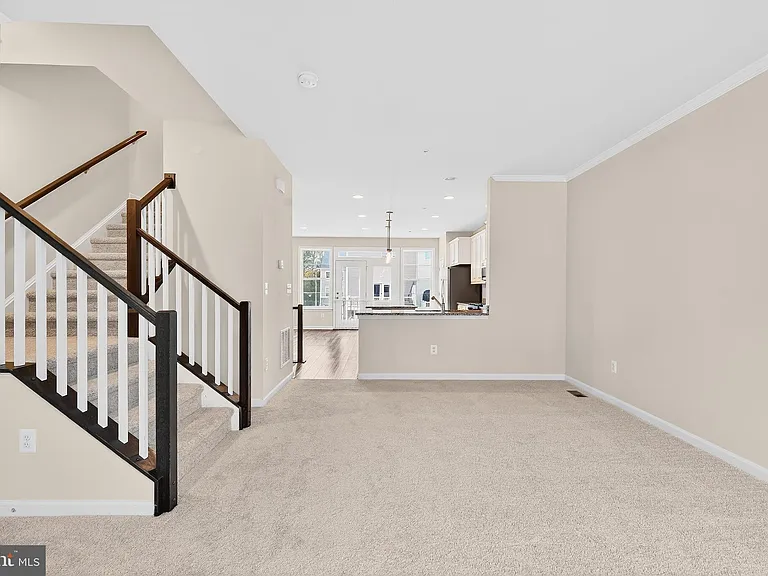 1017 Flester Ln — Photo 3