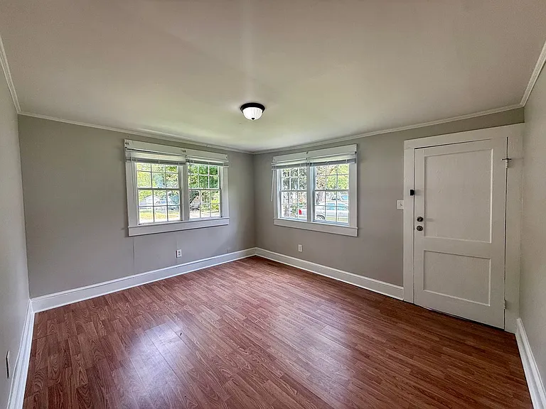 305 Maple St — Photo 8