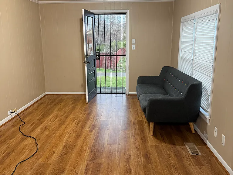 1008 Hunters Meadow Ln — Photo 8
